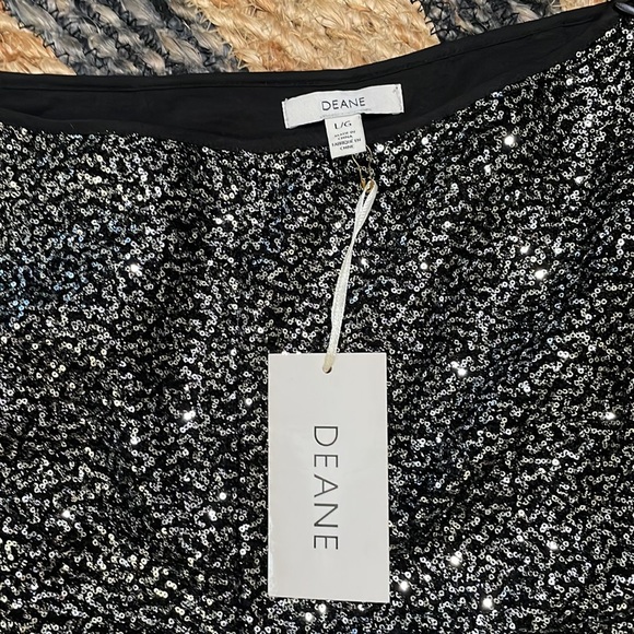 DEANE Shorts - Picture 4 of 4